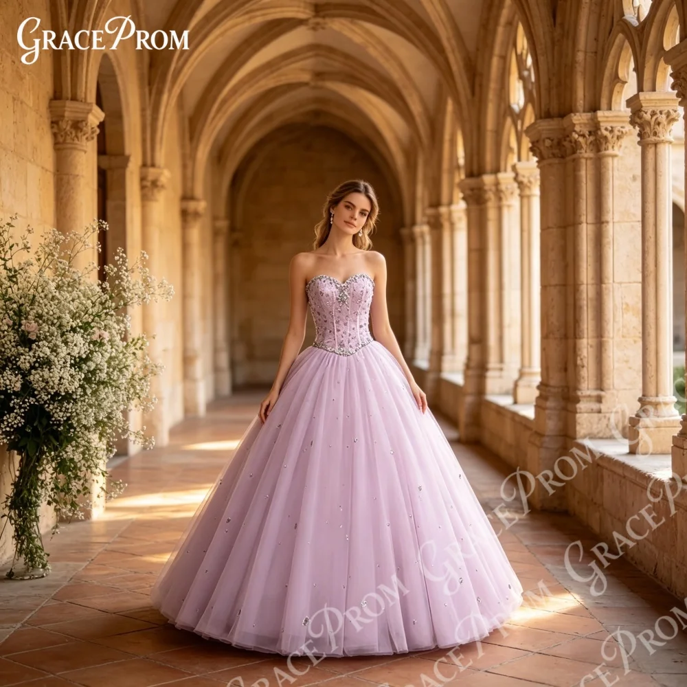 Wunderschöne hellviolette Quinceanera-Kleider 2026, Ballkleid aus bauschigem Tüll mit herzförmigem Ausschnitt und glitzernden Perlen für die Sweet-15-Geburtstagsfeier