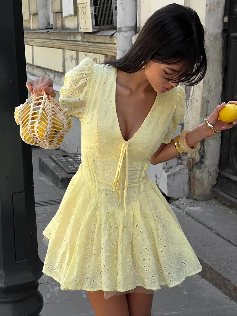 Bornladies Baumwoll-Stickkleid 2025 Sommer Neu Puffärmel V-Ausschnitt Minirock Damenkleid mit Schlankmachender Taille – Detail 7