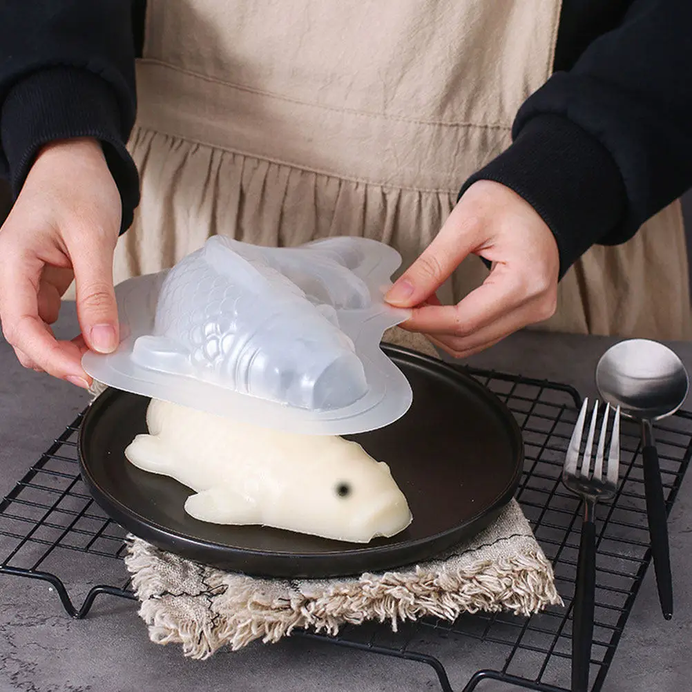 2Pcs Creative Carp Shaped Plastic Mold for Jelly Chocolate Rice Cakes Pudding Mousse Fondant DIY Kitchen Baking Tools Dessert
