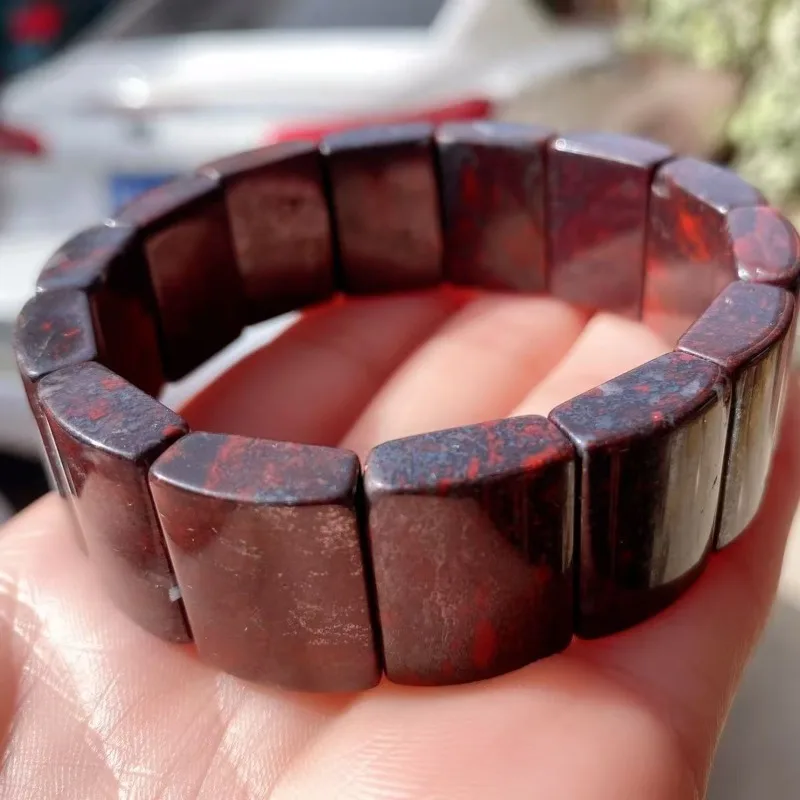 

Изысканный браслет ручной работы с классическим мастерством в качестве подарка на день рождения для друзей.