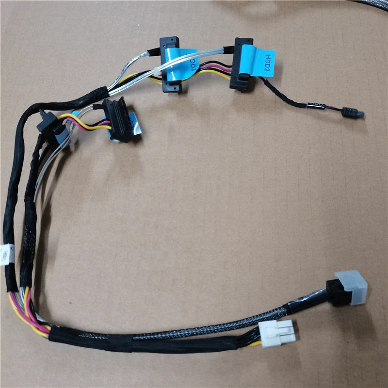 

Для линии Dell T130 SAS, карта RAID-массива от одного до четырех H330 H730P D2M62