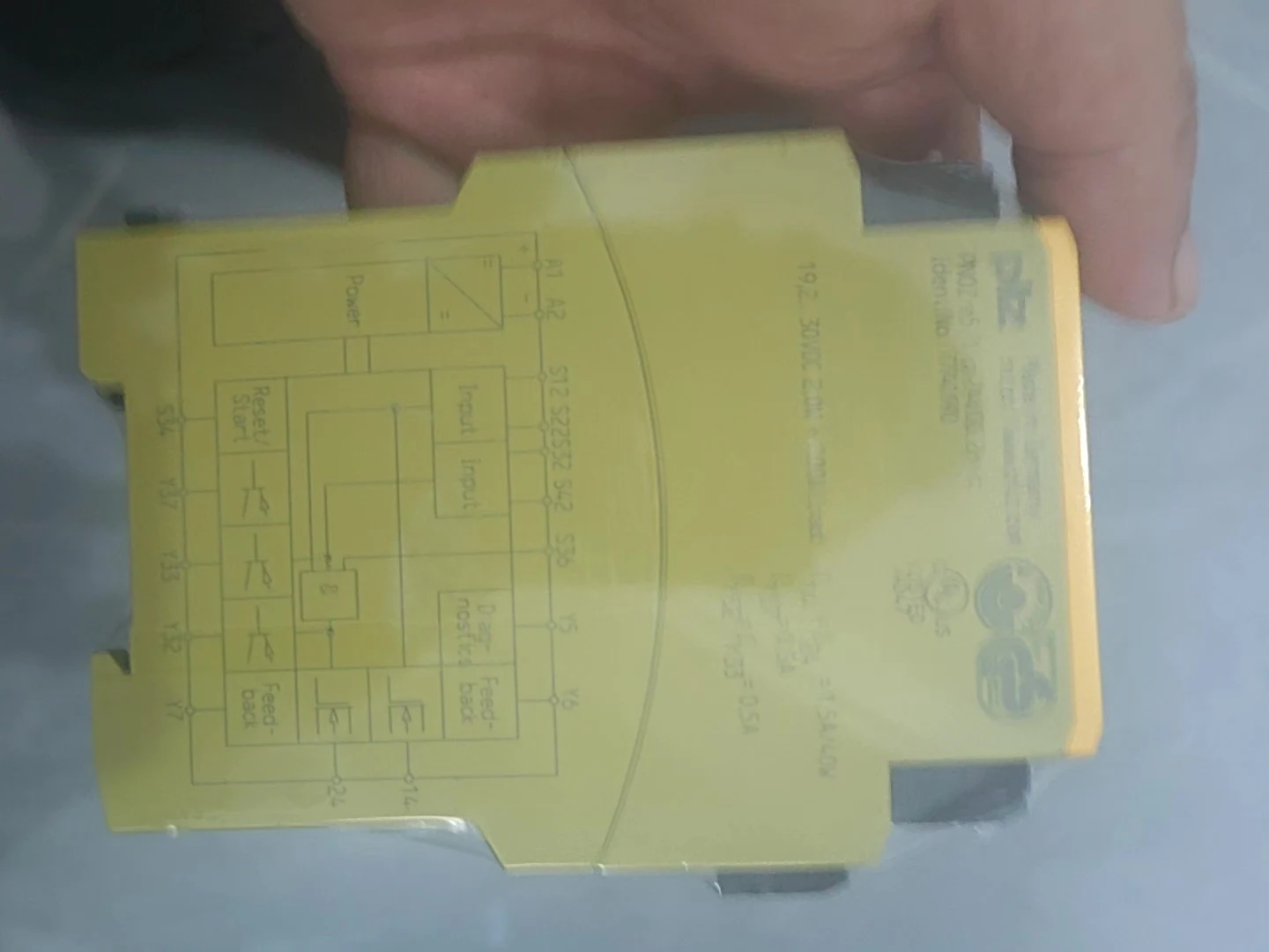 PILZ Pilz Safety Relay PNOZ e5.1p Model 774190, 24VDC Power Supply, 2 Output Channels with Power