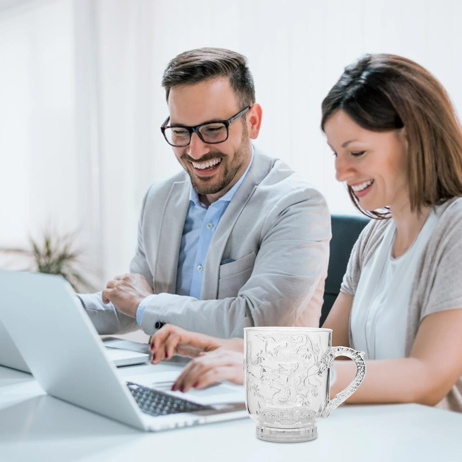 

2pcs Led Flashing Colorful Induction Mug 285Ml Dragon Pattern Light Up Cup For Party Wedding Bar Drinkware Acrylic Tea Coffee