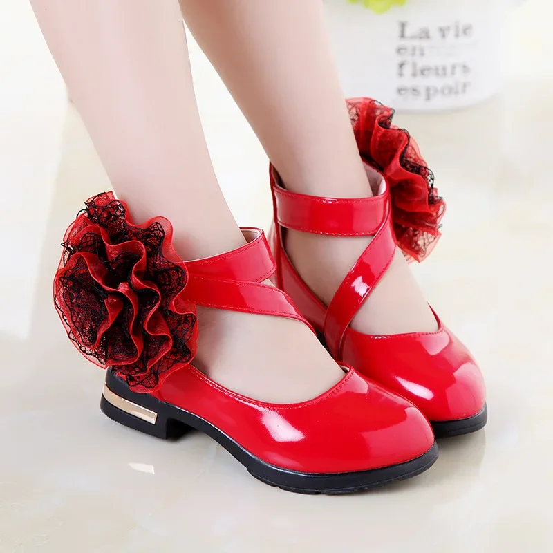 Girls Leather Shoes Big Lace Flowers Soild Color Kids Performance Shoes Chic Soft Sole 2025 New Children Fashion Shoes Glossy