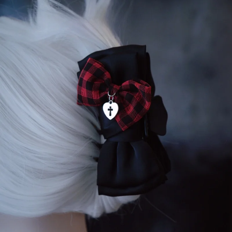 presilha-de-cabelo-artesanal-original-com-laco-de-cetim-xadrez-vermelho-e-preto-e-decoracoes-de-acucar-exoticas-acessorios-de-moda