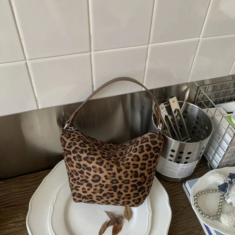 

Popular Classic Leather Women's Tote Bag Luxury Brand Famous Designer Elegant Crossbody Stylish Trim Commuter Bag