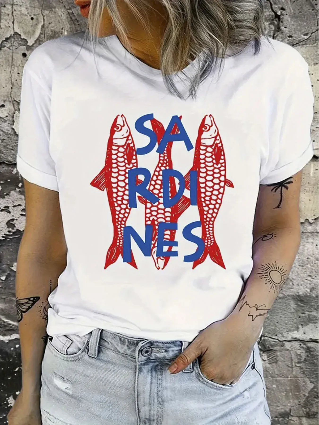 Delicious sardines and letter print short-sleeved T-shirt Casual and versatile style Suitable for women's daily and outing wear