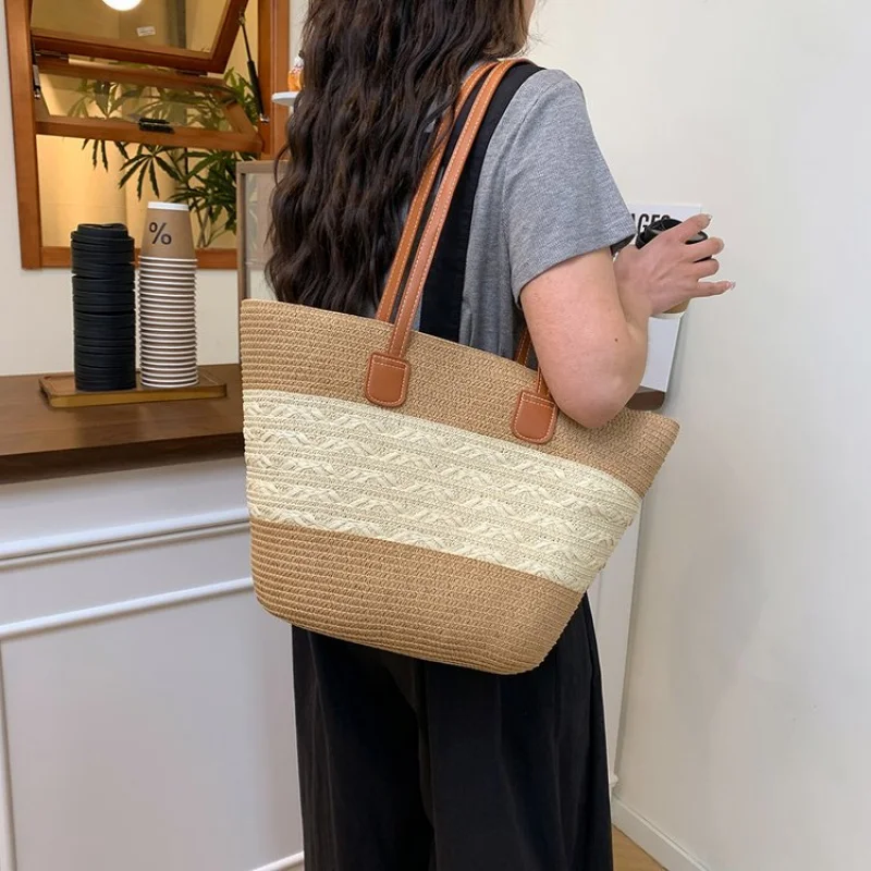 

Elegant Women's Leather Handbag Tote Bag With Crossbody Strap Classic Style From Famous Designer Brand For Ladies