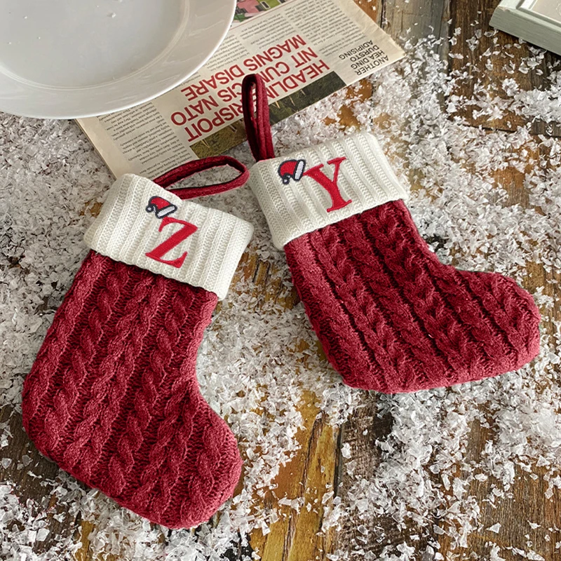 Grün/Rote Weihnachtsstrümpfe, gestrickte Weihnachtssocken 2026, Weihnachtsfeier-Dekoration, A-Z Buchstaben-Stricksocken, Navidad Neujahr 2027 – Detail 5