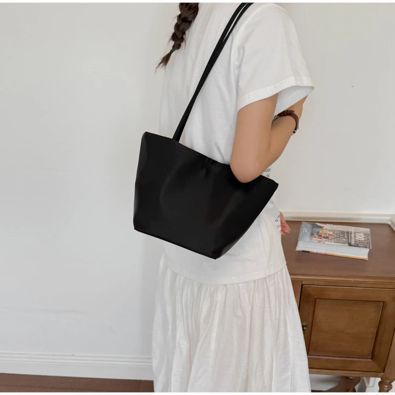 Trapezförmige Schultertasche mit langem Griff, Damen-Handtasche mit großem Fassungsvermögen, minimalistische einfarbige Tragetasche, Vintage-Arbeitstasche für den Arbeitsweg – Detail 16