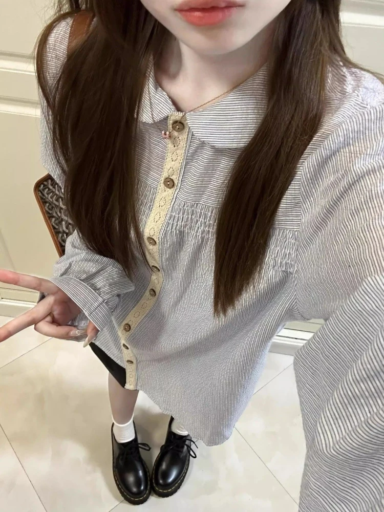 Camicia coreana a righe in pizzo con colletto dolce da donna 2025 Top estivo casual a maniche lunghe allentato Camicetta versatile alla moda
