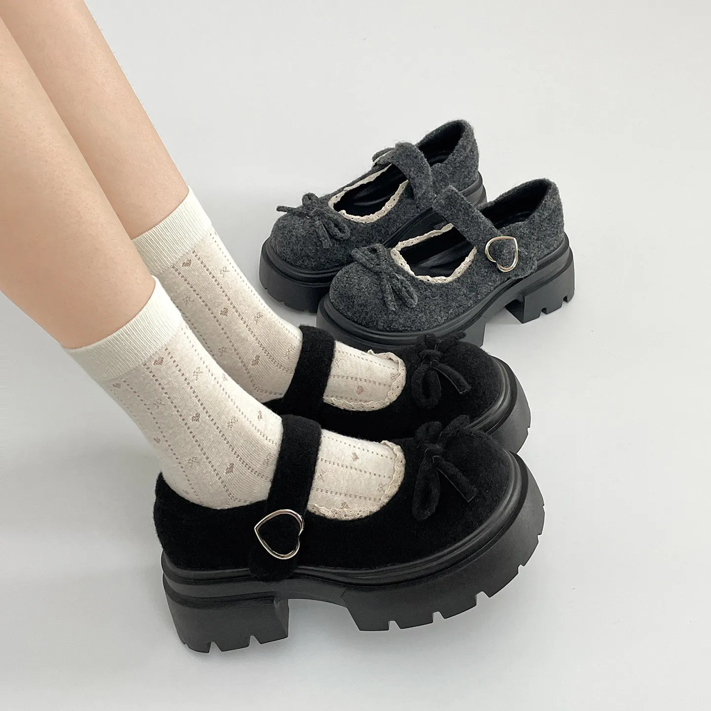 Black retro French round head light mouth thick heel single shoes women's autumn 2026 new height-increasing skirt shoes
