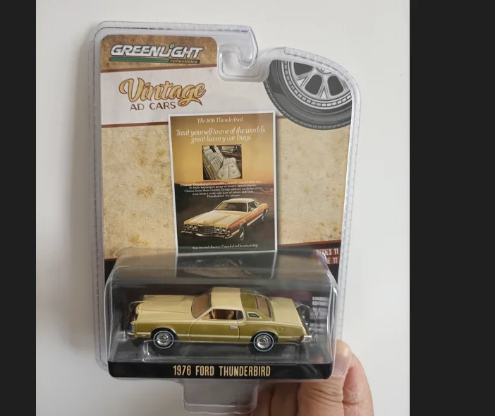 

Масштабная модель автомобиля 1:64: Ретро-автомобиль Ford Thunderbird 1976 года (серия 11) — коллекционная модель для декора