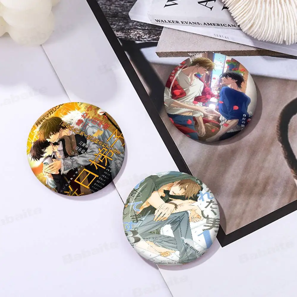 

Dakaretai Otoko 1-i ni Odosarete Imasu Customizable Soft Button Pin For Women Creative Jewelry Funny Badge Cartoon Lover Hat