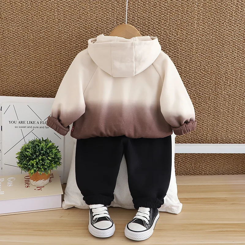 أطفال Sweatsuit مجموعات 2024 جديد ربيع الخريف المطرزة رسالة التدرج جاكت مزود بغطاء للرأس + تي شيرت أبيض + السراويل 3 قطعة الأولاد دعوى