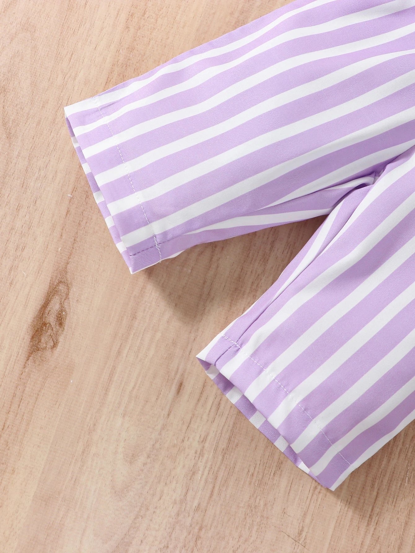 بدلة قفز قصيرة مخططة باللون الأرجواني للربيع والصيف للفتيات والرضع، وزرة أطفال لطيفة مناسبة للإجازات غير الرسمية