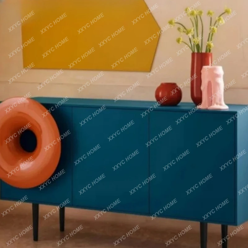 

Новый сервировочный шкаф для гостей в стиле интернет-селебрити, серый, с отделкой под рояльное дерево, современный минималистичный дизайн.