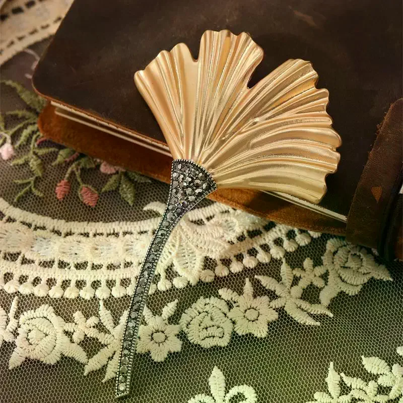 Exquisite Retro Shining Rhinestone Gold Color Fan-shaped Ginkgo Biloba Leaves Plant Brooches Earring For Women Men Jewelry Gift