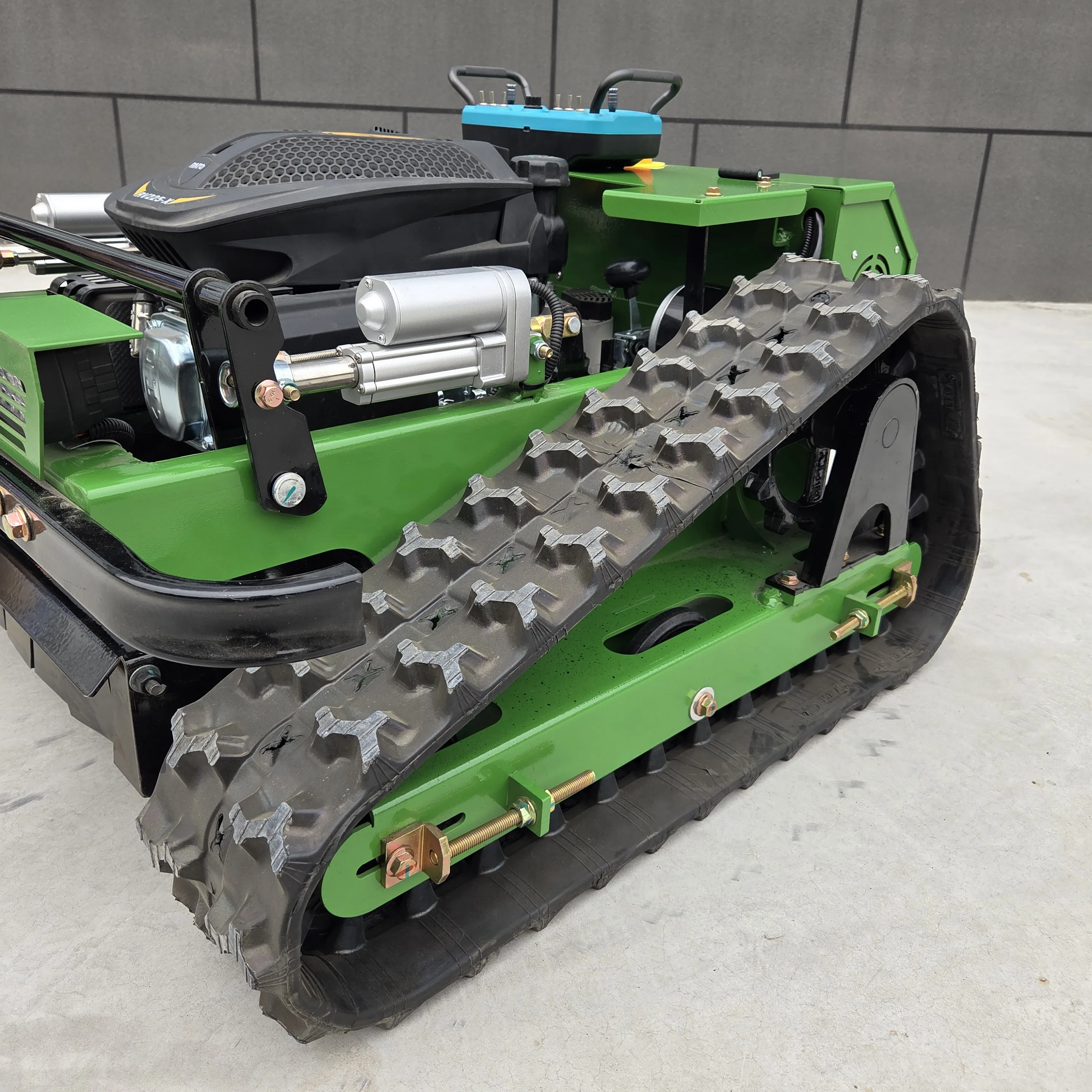 45° Slope-Climbing Robot Mower | 800mm RC Cutting for Gardens & Orchards | AI Grass Detection System,Slope Mowing
