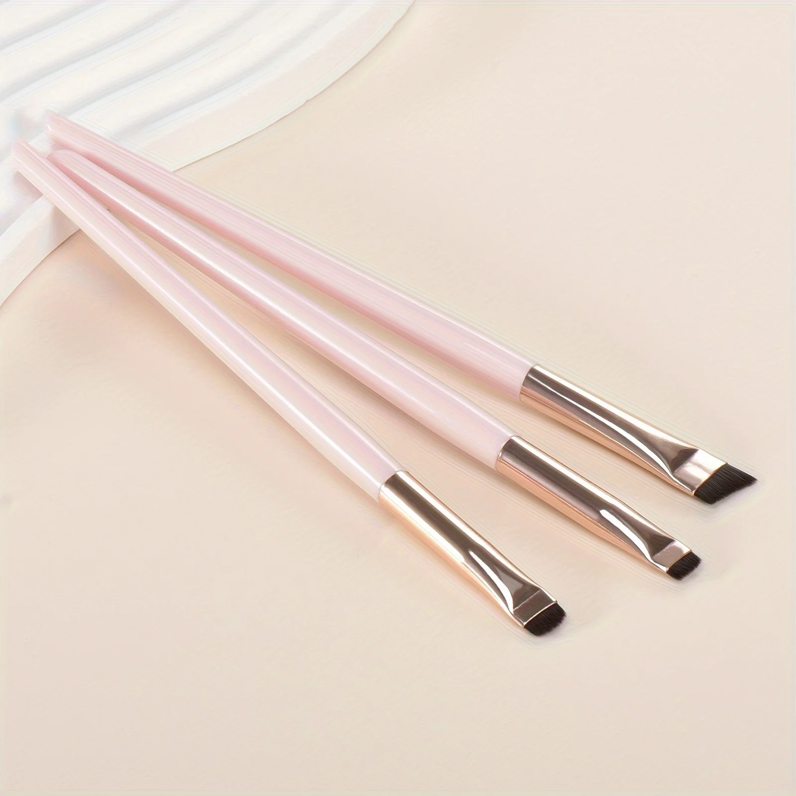 3-Piece Makeup Brush Set: Sickle-Shaped Eyeliner Brush, Fine Angled Eyebrow Brush, Eyeliner Brush, Ultra-Fine Eyeshadow Brush