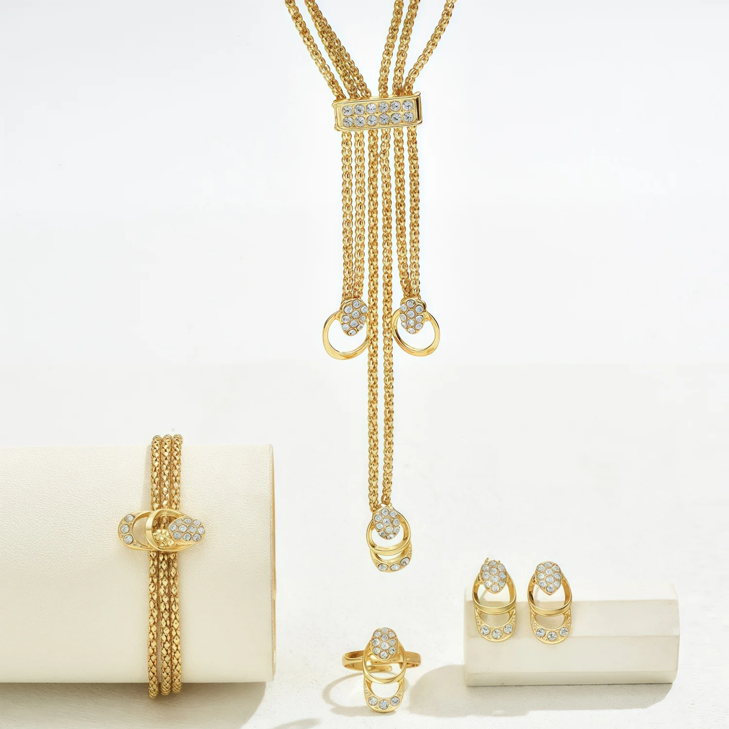 

Luxury Romantic 4Pcs Alloy Jewelry Set: Rings Necklace Earrings Bracelet-High-End Niche Design for Banquet Wedding