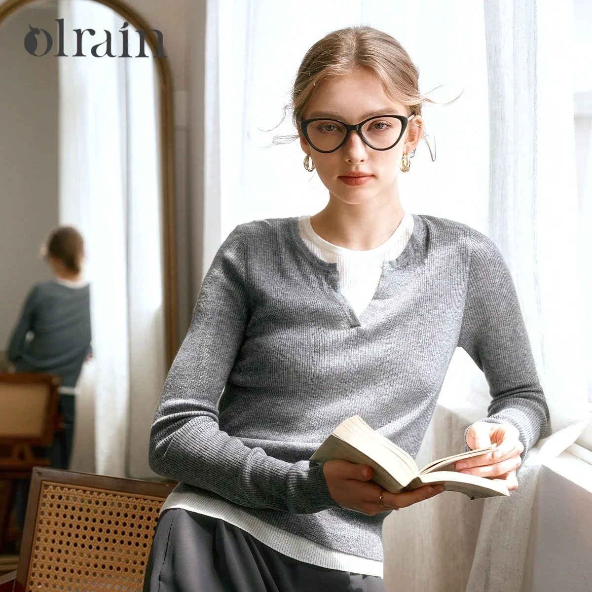 

OLrain Women Gray Color Block Fake Two Piece Knit Top 2026 New Casual Commute Slim V-neck Long Sleeve Pullover O57QZ85688