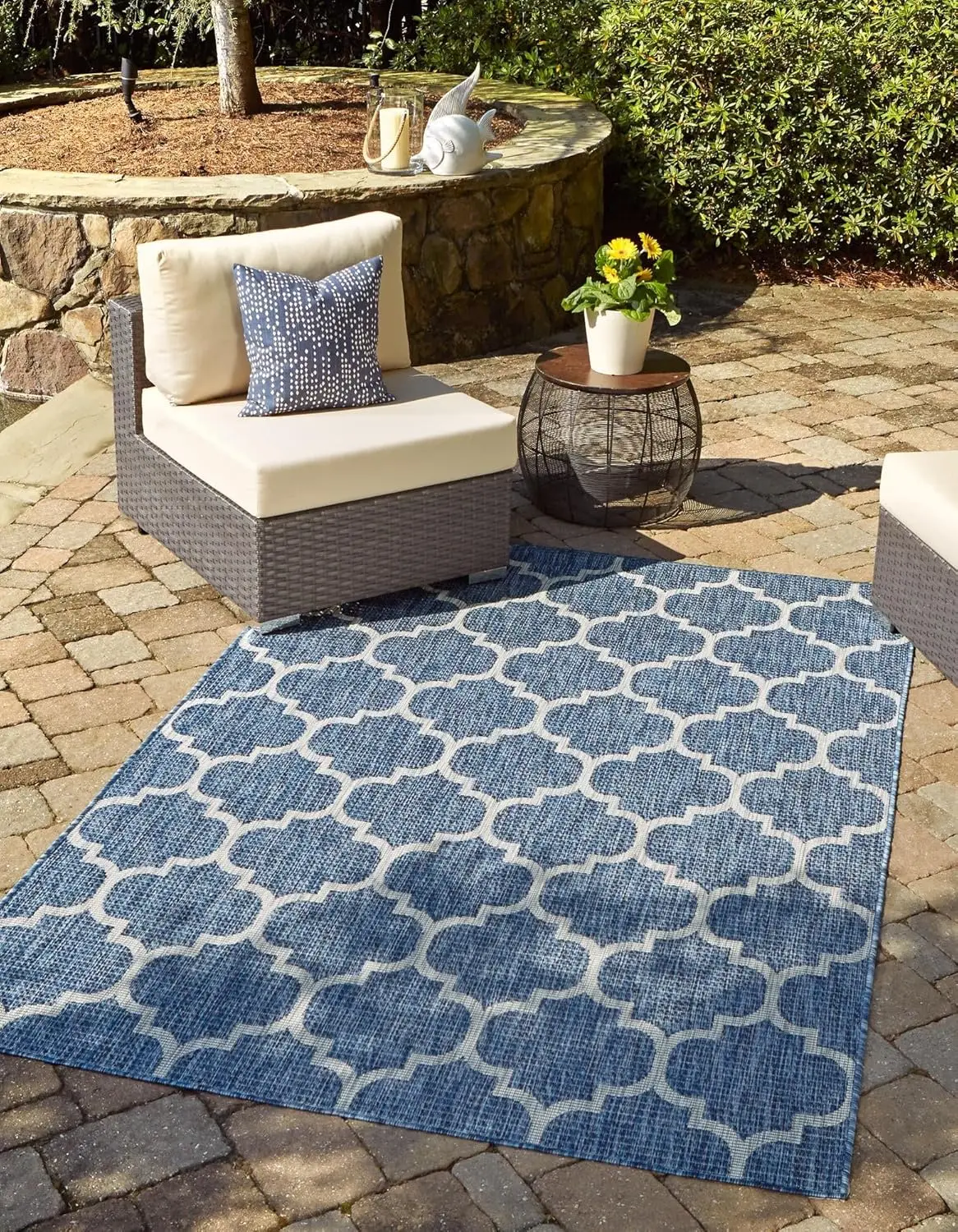 

Unique Loom Outdoor Trellis Collection Area Rug (7' 1" x 10' Rectangle, Navy Blue/ Ivory)