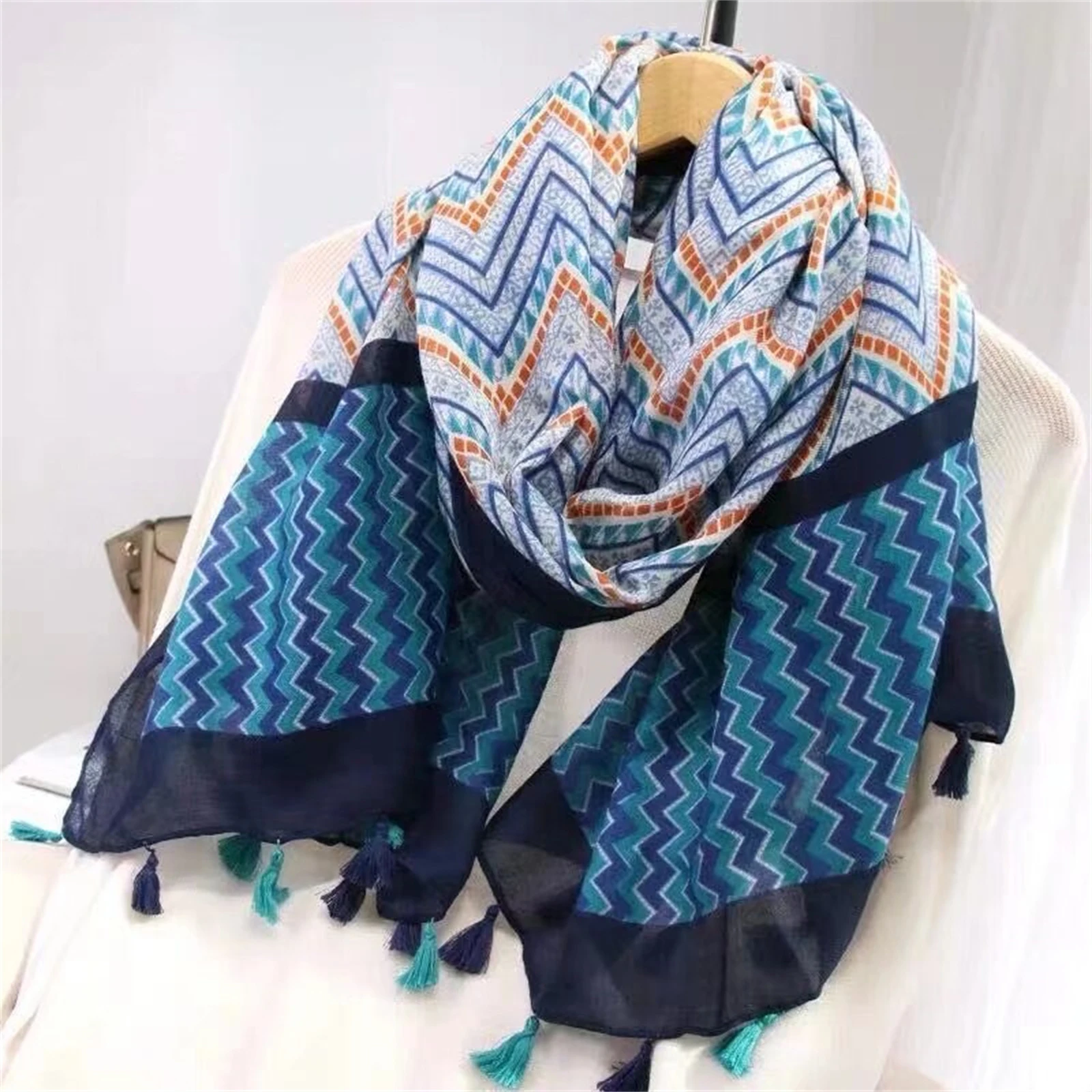 

180 * 90cm The Four Seasons Bandanna Fashion Print Muslim Headscarf Outdoor Cotton And Linen Scarf Popular Fringe Beach Towel