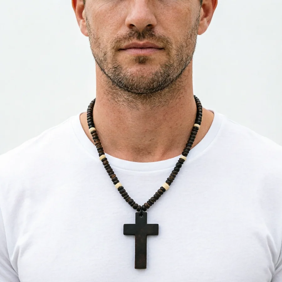 Handgefertigte natürliche Kokosnussperlen-Holz-Halskette für Männer, klassisches Kreuz, christliches religiöses Hals-Accessoire, Yoga-Meditationsschmuck.