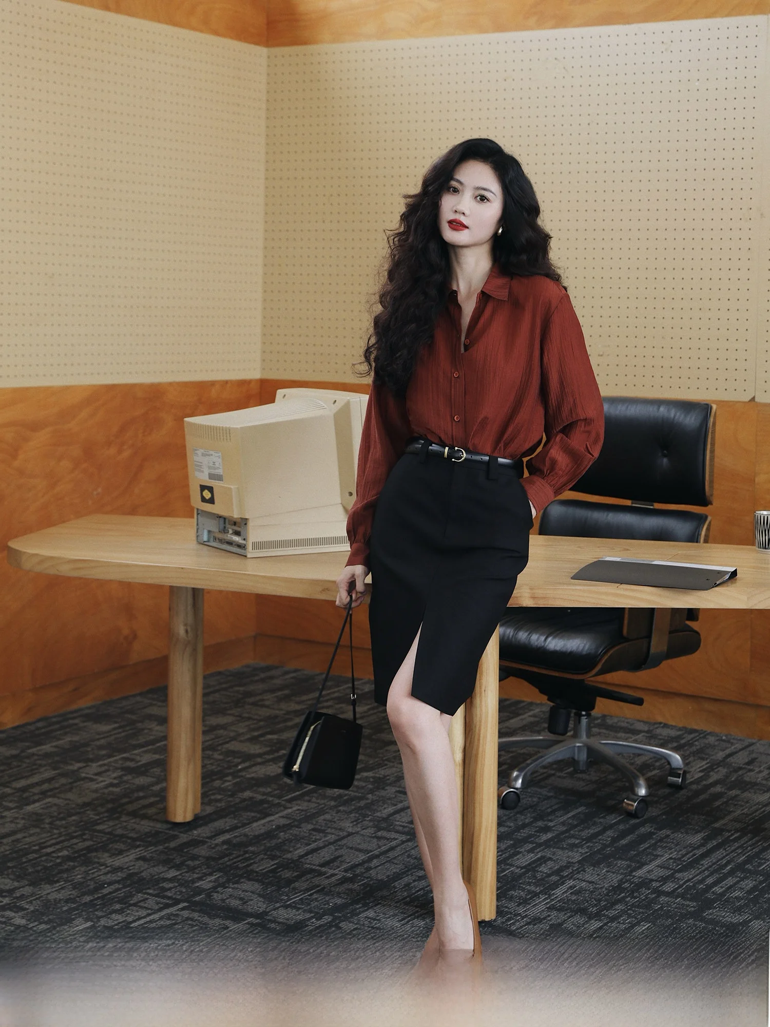 

Черная юбка-миди с высокой талией, А-силуэт, для женщин, удобная для офиса, облегающая, с разрезом, из смеси полиэстера и спандекса