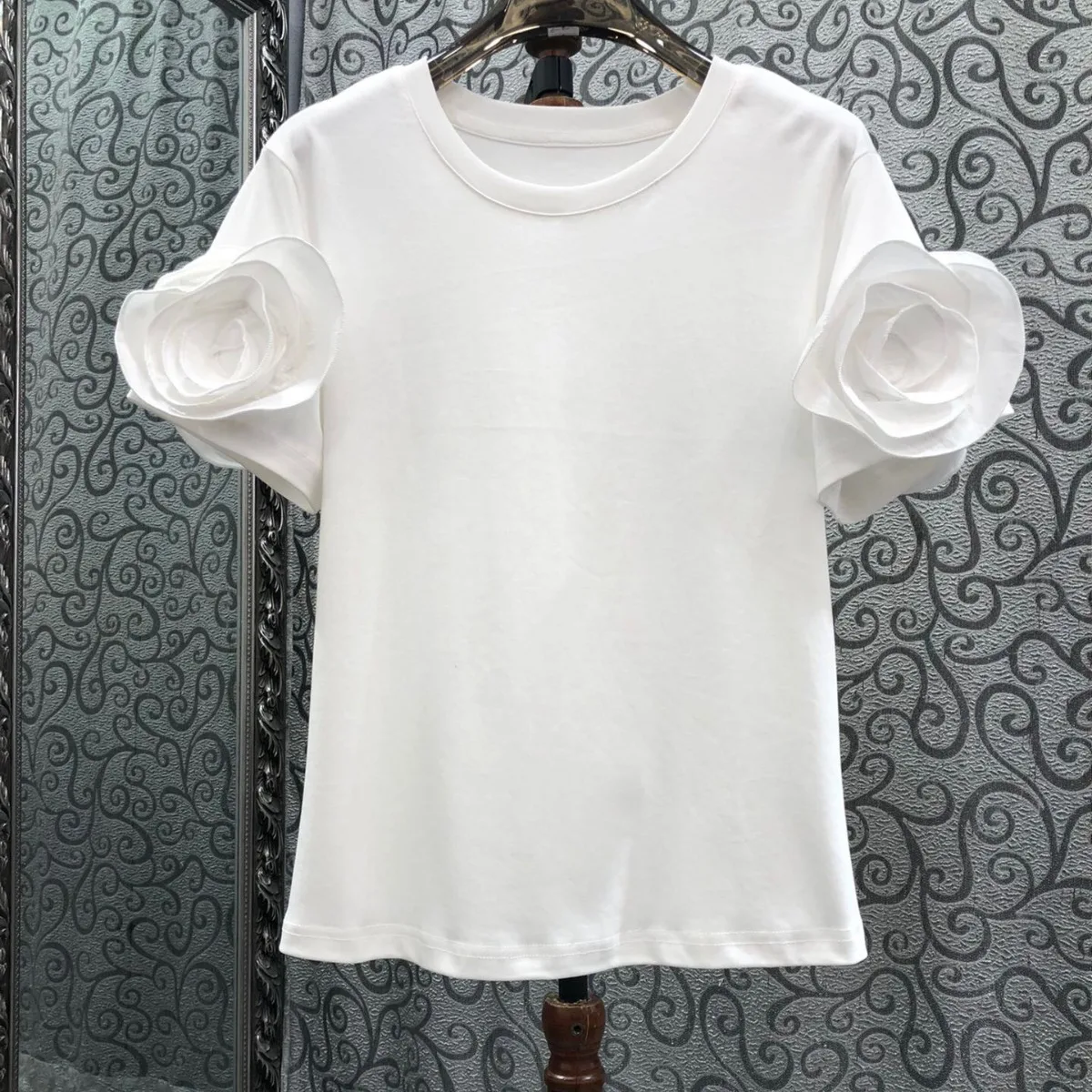 

SuperAen 2025 Summer New Korean Style Women's Solid Color Three-dimensional Decorative Flower Short Sleeve O-neck Cotton T-shirt