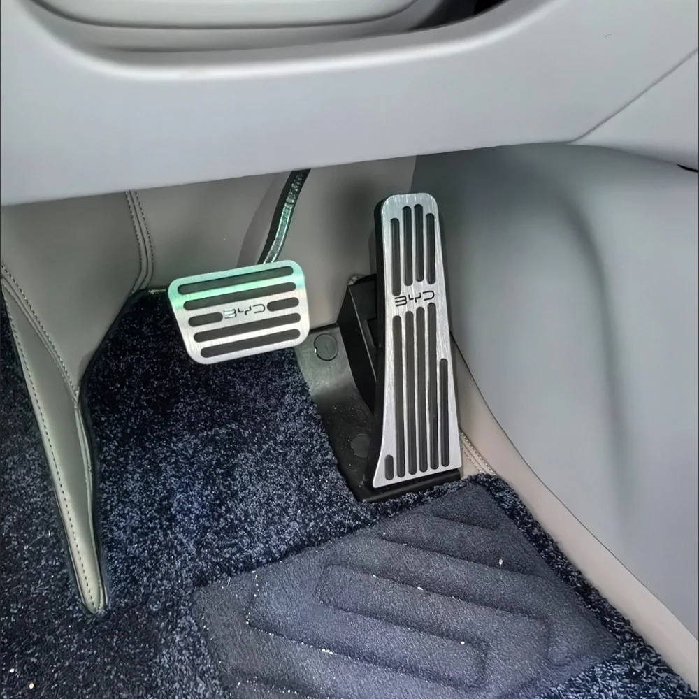 Für BYD Dolphin G DM-i 2026 2027 Zubehör Gaspedal Bremspedal Abdeckung Metall Rutschfeste Fußpedalauflage Auto-Innenausstattung – Detail 2
