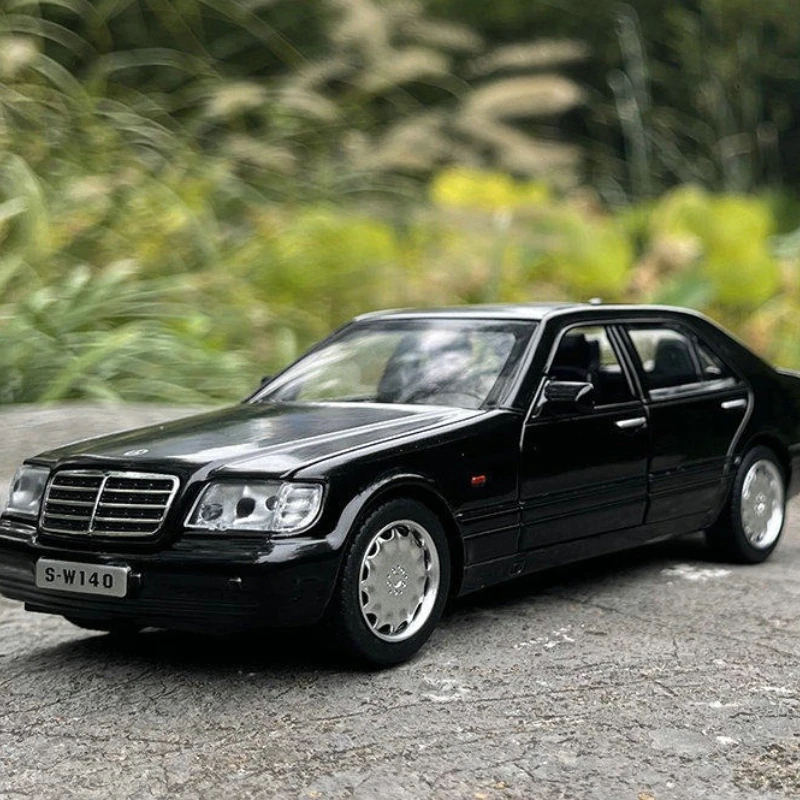 

Масштабная модель автомобиля 1:32 S W140 из литого металла со звуком и светом, с функцией отката, коллекционная, детская игрушка, подарок