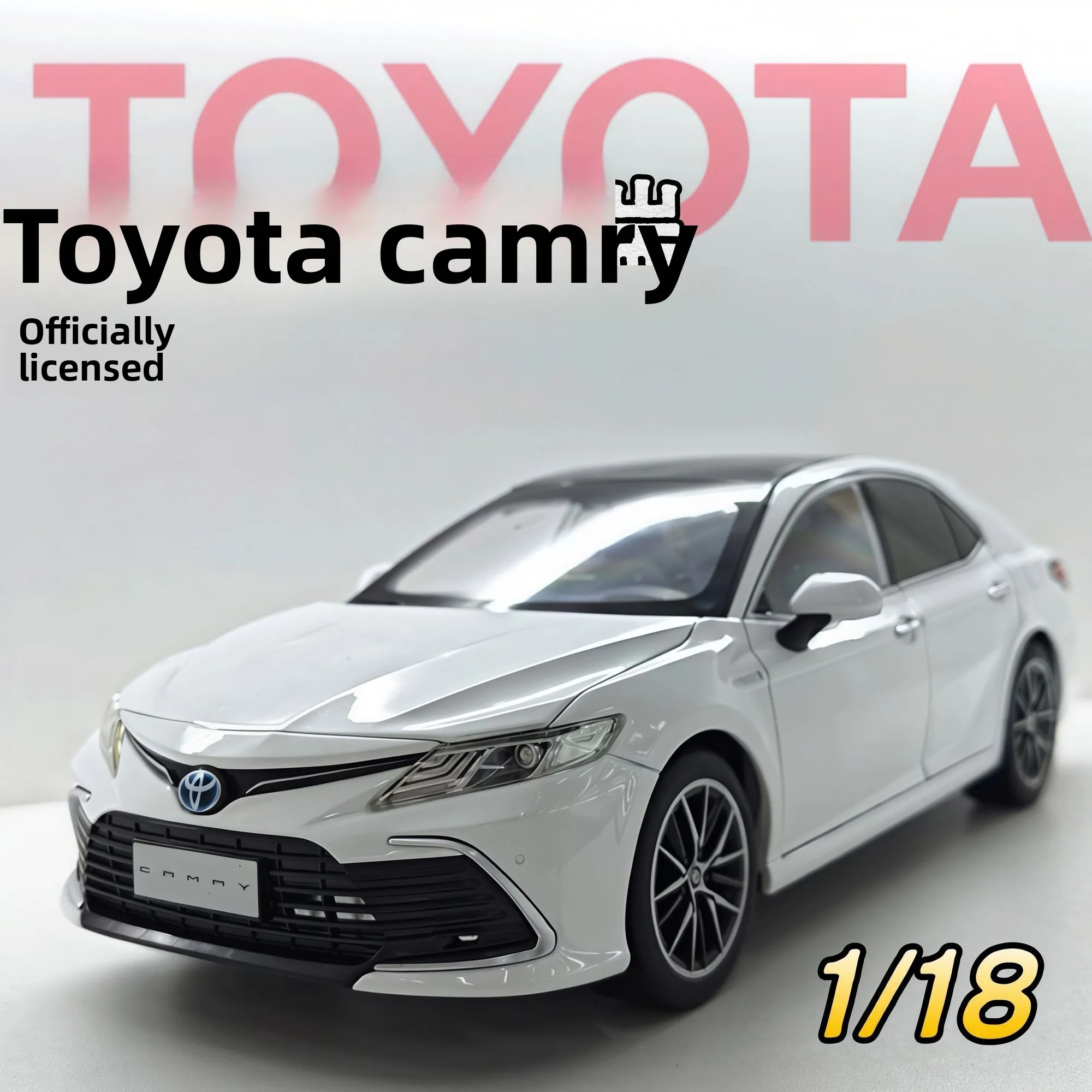 

1: 18 Camry Alloy Sound and Light Car Model Children's Birthday Gift Desktop Decoration Advanced Collection Toy
