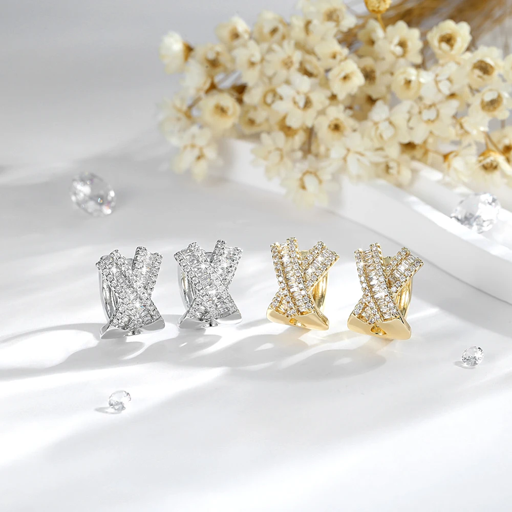 

1 pair of fashionable women's cross-set shiny zircon exquisite personalized design jewelry 14K