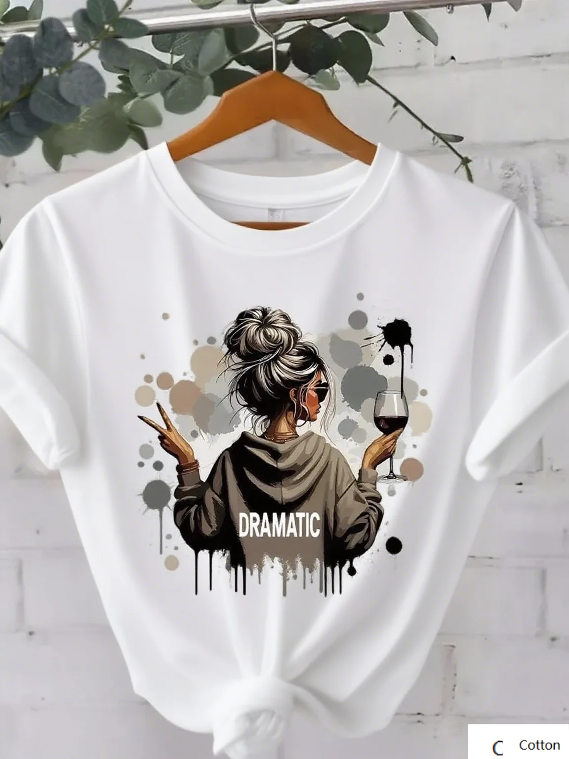 تي شيرت قطني عالي الجودة مع طباعة فنية للمرأة التي تحمل النبيذ والكلمات الدرامية ملابس الشارع الشهير وصل حديثًا تي شيرت S-4XL