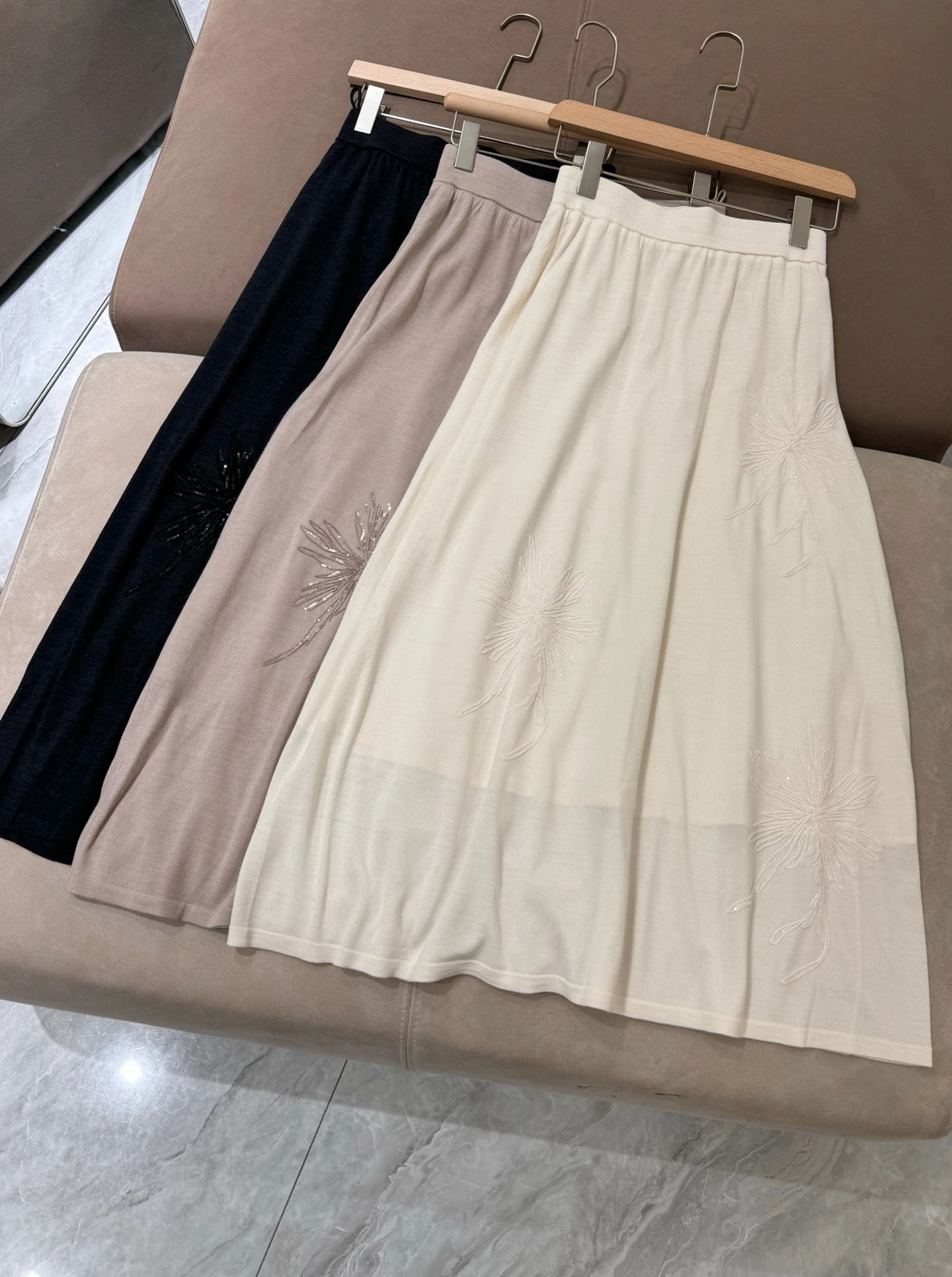 

Шелковая шерстяная юбка с высокой талией для женщин, вышитая бисером трапециевидной формы, свободная посадка, повседневная однотонная летняя мода