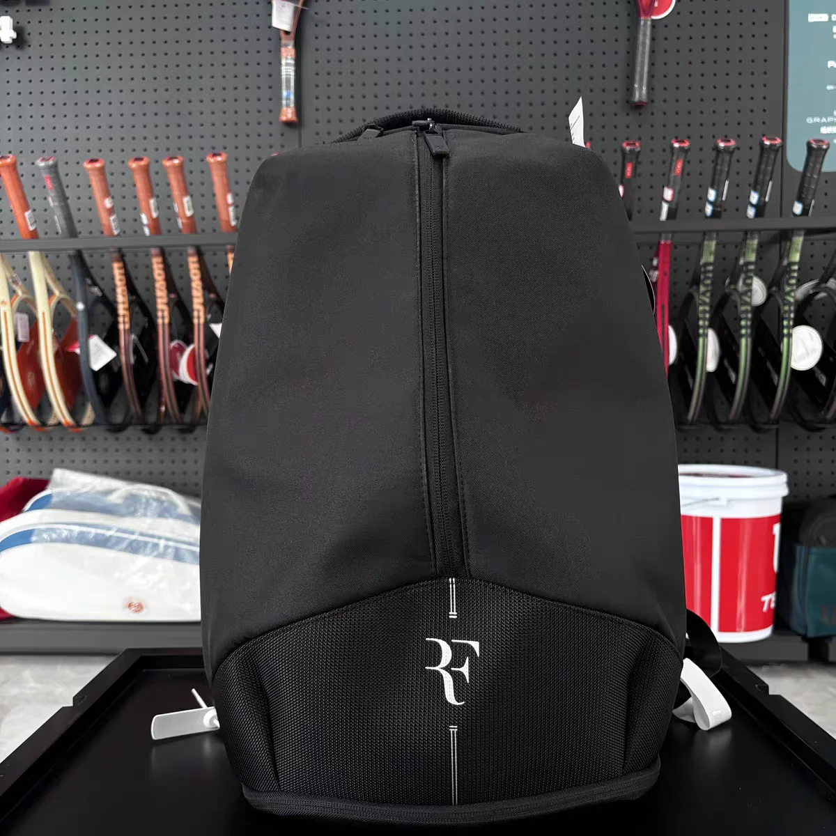 2026 Wilson Tennis Bag RF Tournament Racquet Backpack Federer Professional Tennis Backpack Multifunctional Sports Bag