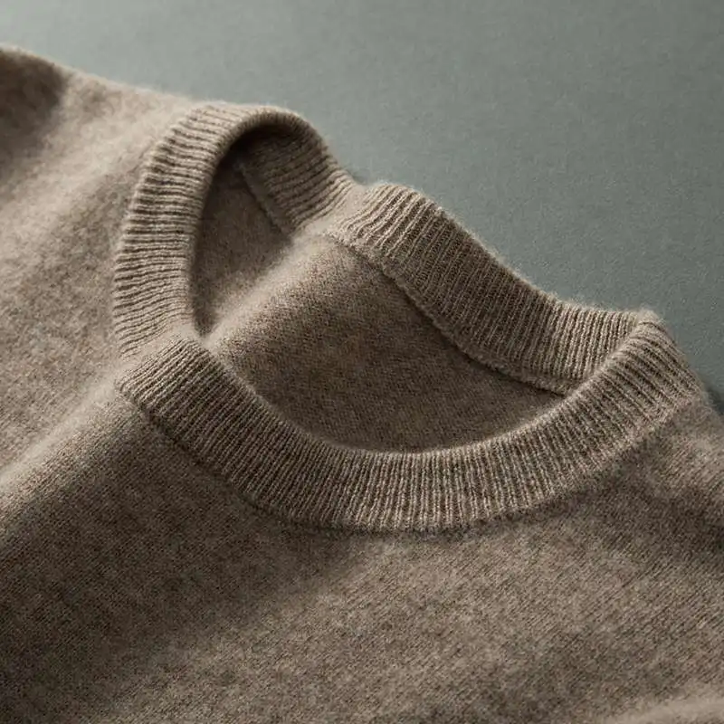 Einfacher, lässiger Pullover für Herren mit Rundhalsausschnitt für Herbst und Winter und warmem Strickunterhemd