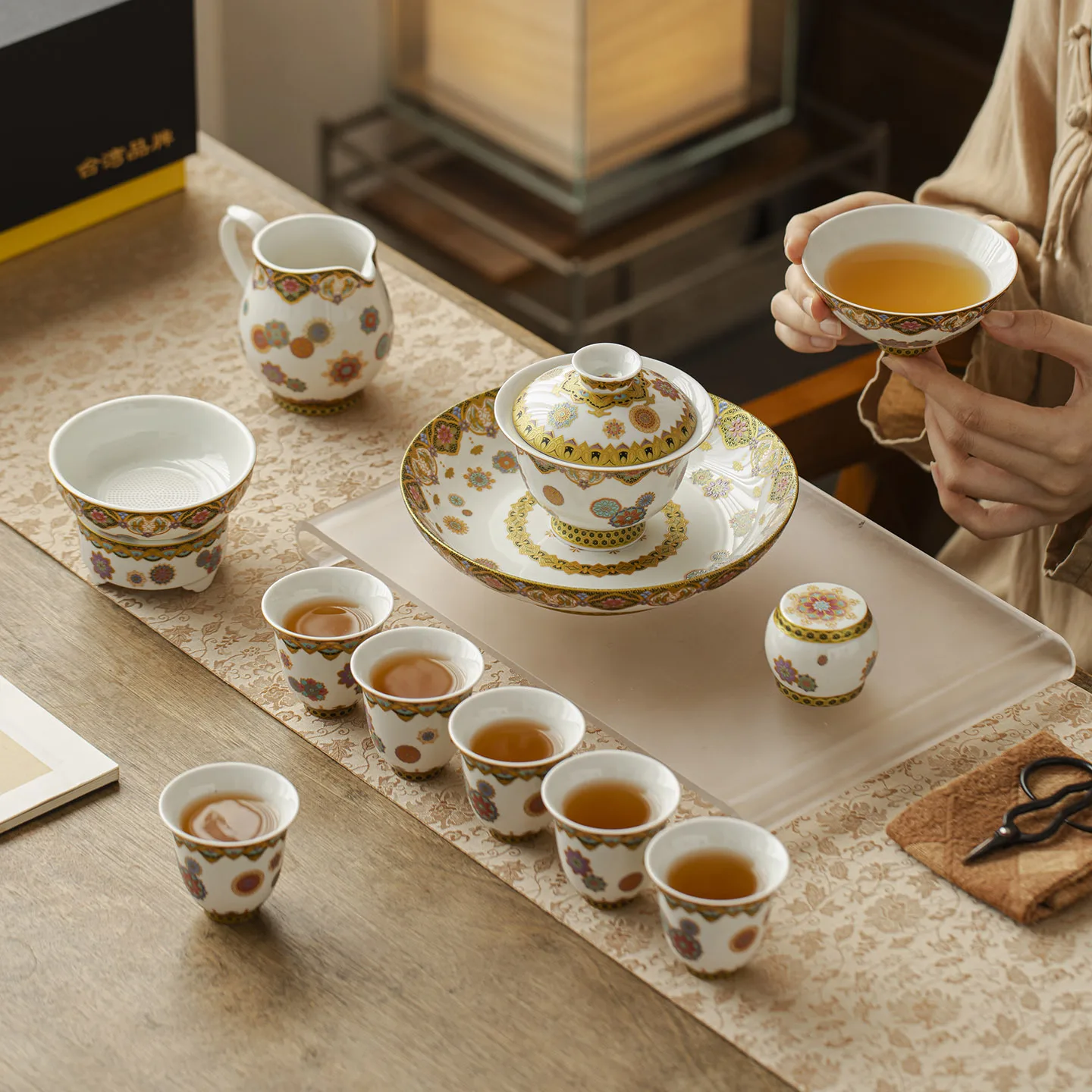 

12pcs Enamel Color Tea Set Flower Pattern Tea-sipping Cup Fair Mug Covered Bowl Exquisite Household Tea Sets in Gift Box