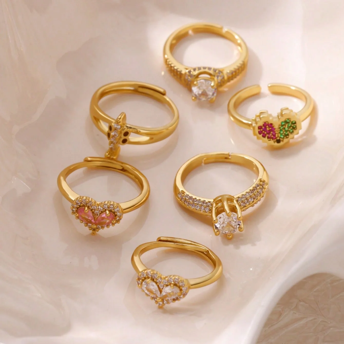 خاتم على شكل قلب من الزركون الملون للنساء لون ذهبي من الفولاذ المقاوم للصدأ على شكل قلب قابل للتعديل لذكرى الزفاف هدية مجوهرات مقاومة للماء