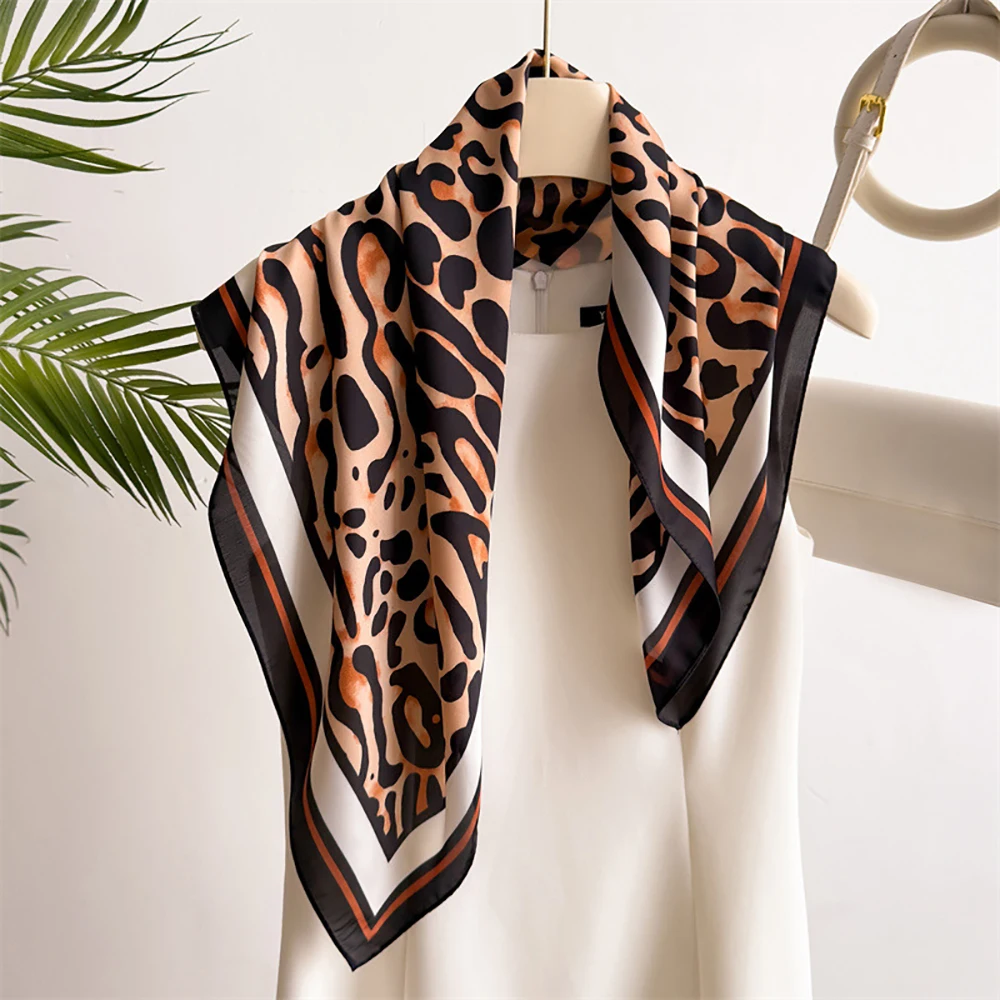 Luxus Leopard Print Schal Quadrat Schal für Frauen Weiche Satin Mode Wraps Halstuch Weibliche Haar Bands Band Stirnband Bandana