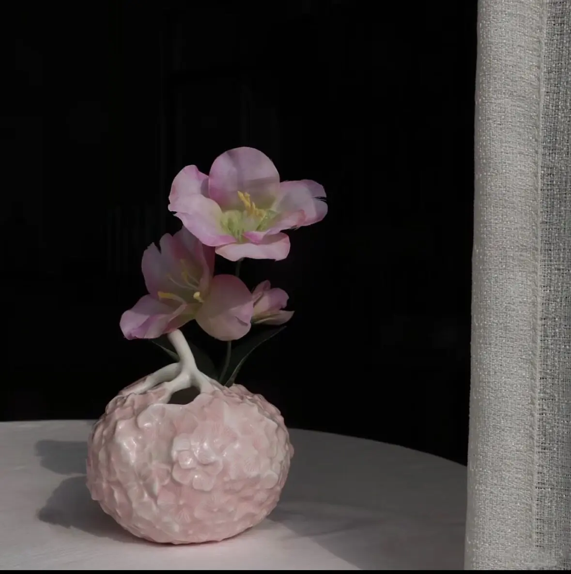 Ceramic Vase Nordic Style 3D Texture Relief Hydrangea Shape for Living Room Home Tabletop Decor Atmosphere Ornament Gift