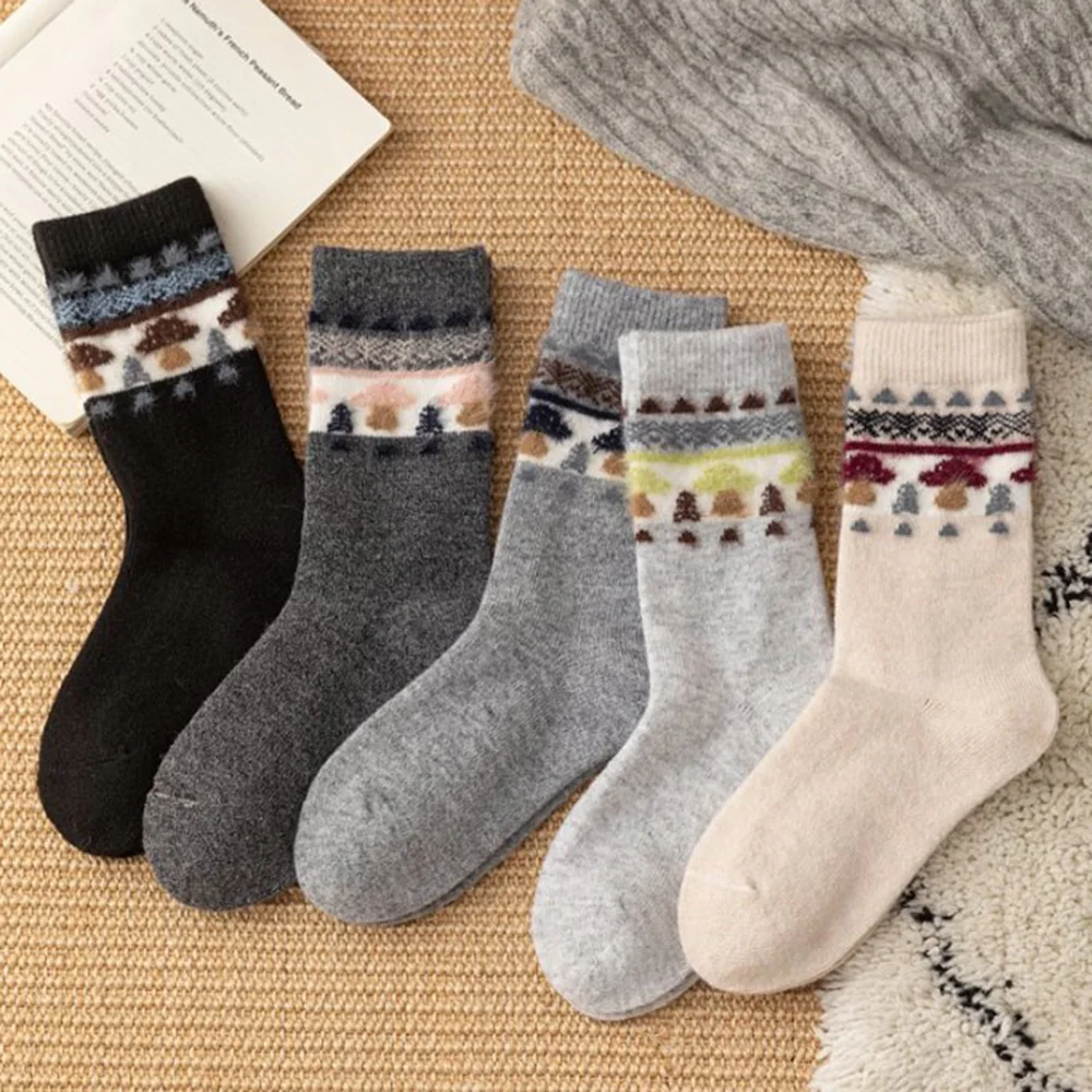 

2 Pairs Women's Floor Socks Cute Print Winter Thick Warm Woolen Socks Cozy Non-Slip Home Socks For Ladies