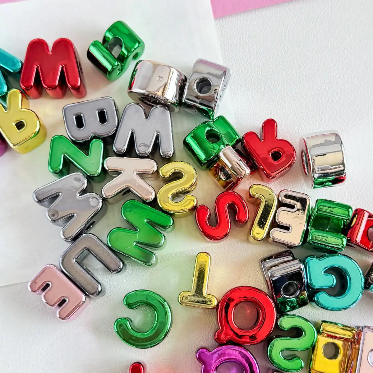 

New 5pcs Metallic Color Alphabet Acrylic Beads Spacer Loose Beads For Jewelry Bracelets Necklace Making DIY Accessories