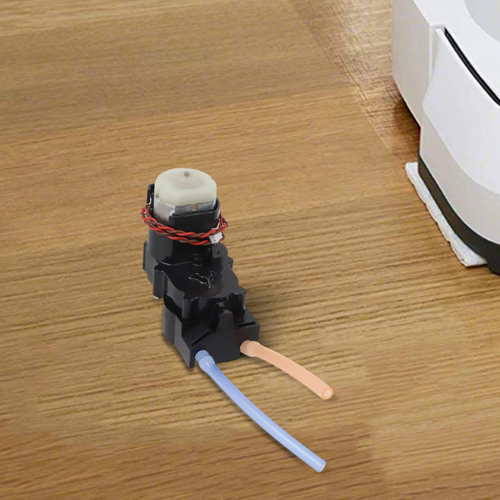 

Эффективность уборки с помощью Roomba Jet: улучшенная система шумоподавления, эффективная система очистки, как показано на фото, для ежедневной уборки.