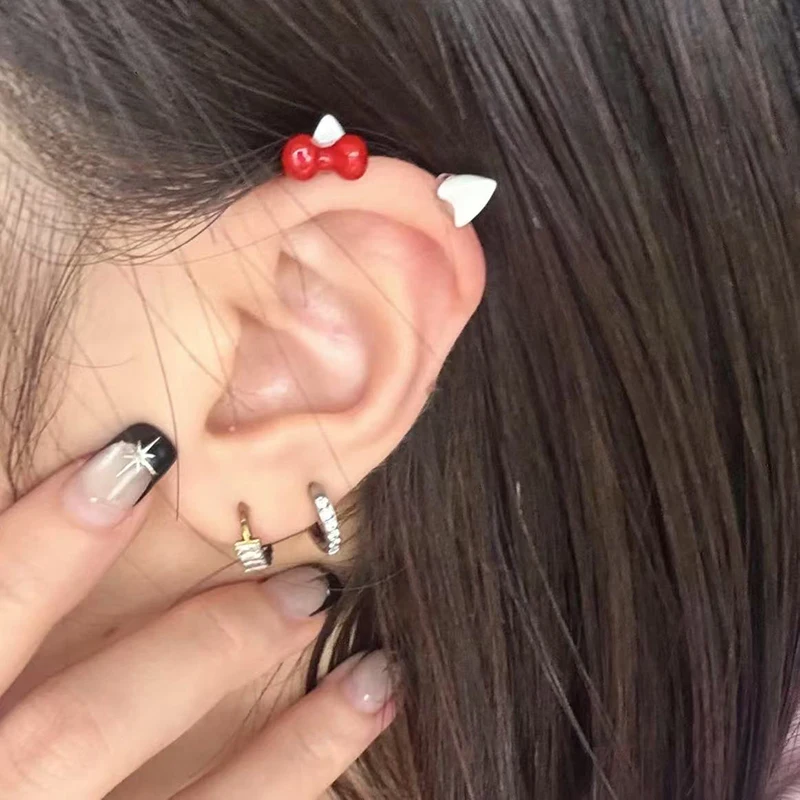 2Pcs Bow Heart Ear Bone Nail Titanium Steel Cute Earrings For Women Puncture Jewelry Accessories