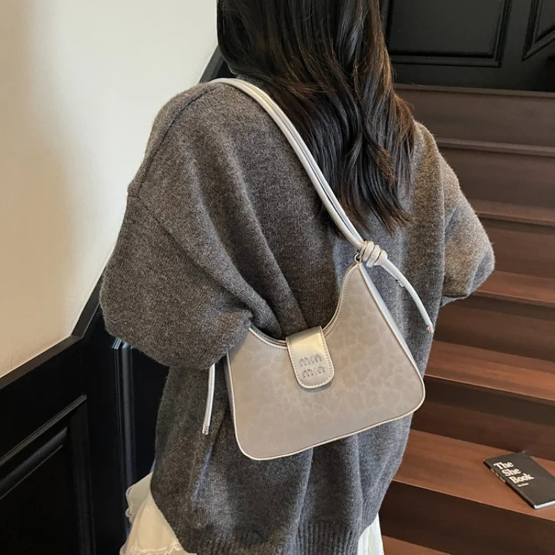 Sac fourre-tout Unique minimaliste haut de gamme pour femmes à la mode avec cuir de couleur unie et parfait pour les affaires