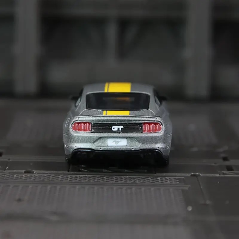 CCA 1:64 포드 머스탱 2018 GT 풀 알로이 섀시 자동차 모델 장식품 콜렉션 쇼크 업소버 슬라이딩 선물용
