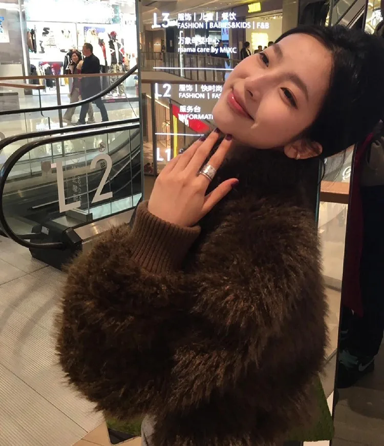 Cappotti scaldacollo in pelliccia sintetica Tasche da mezza stagione da donna Colletto stampato di media lunghezza Scaldacorpo Ricamo caffè Cintura diagonale